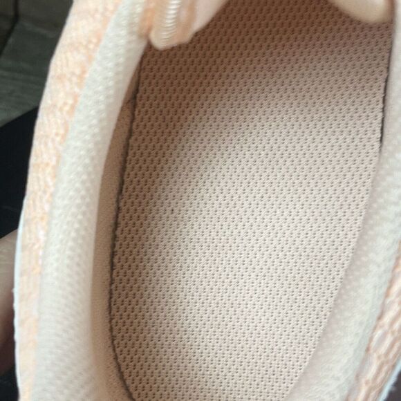 Nike Women’s Side 8.5 Roshe One Crimson Tint White 599729-802 Youth 7 - Picture 7 of 10